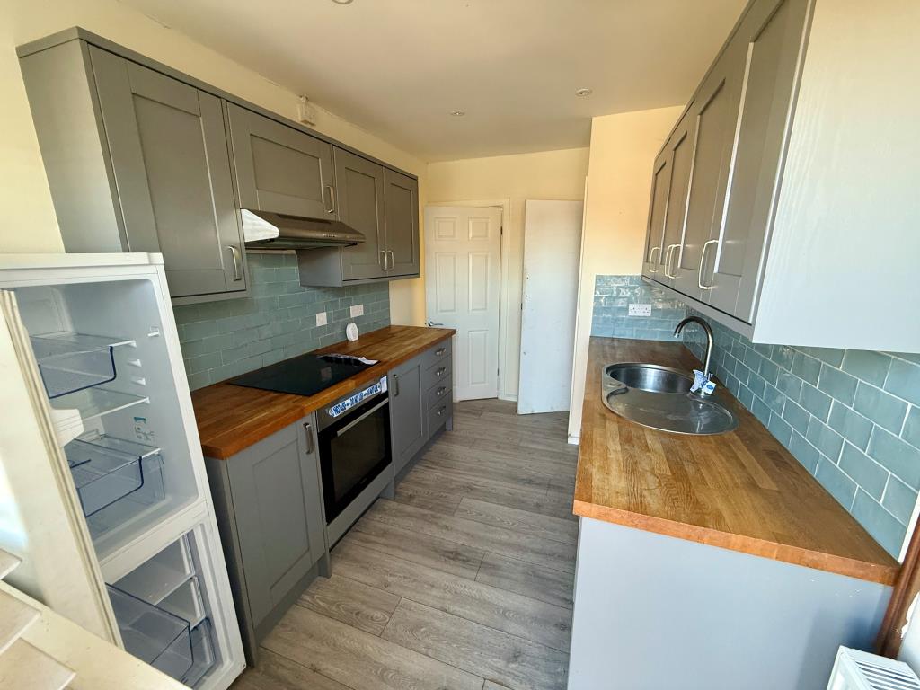 Lot: 64 - VACANT MIXED USE BUILDING - Kitchen